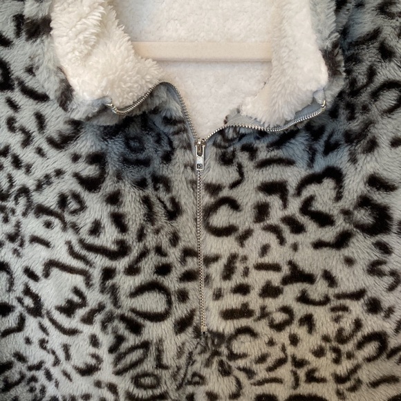 Fuzzy 1/4 Zip Pullover - Picture 4 of 4